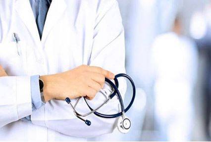 مہنگی میڈیکل تعلیم، کالجز میں داخلے کم ہو گئے، ملک میں 800 نشستیں خالی