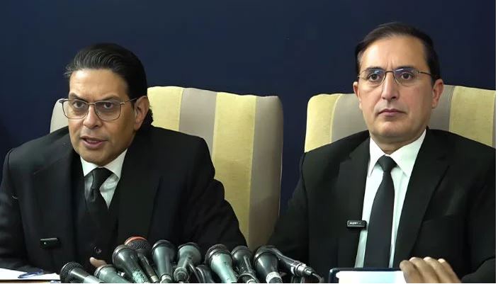 کچھ بھی کرلیں پاکستان کی سیاست کا مین آف دی پیچ عمران خان ہے۔، بیرسٹر گوہر