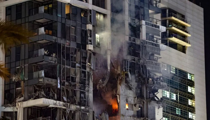 ایران کا اسرائیلی وزارتِ دفاع پر میزائل حملہ، تل ابیب میں آگ بھڑک اٹھی؛ ایک ہلاک، متعدد زخمی