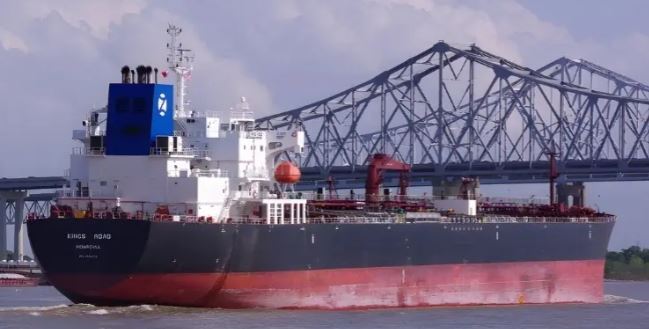 کیا  پیٹرول کی قیمت میں کمی آئیگی؟ 55 ہزار میٹرک ٹن  پٹرول سے بھر ا ٹینکر آج پورٹ قاسم پہنچنے والا ہے۔