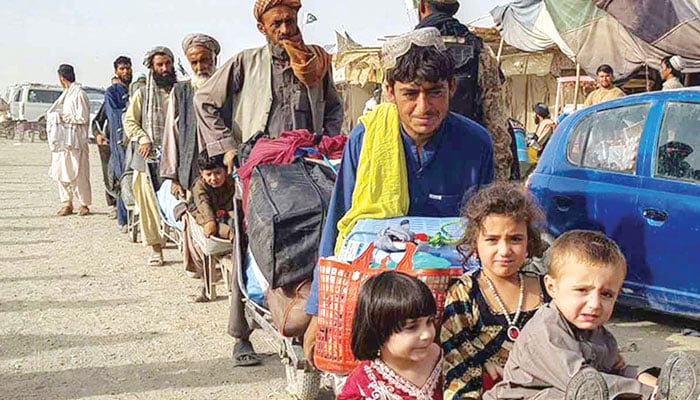 پاک افغان کشیدگی غیر قانونی افغانیوں کیخلاف آپریشن تیز 1 ہزار افغانیون کو گرفتار کیا گیا