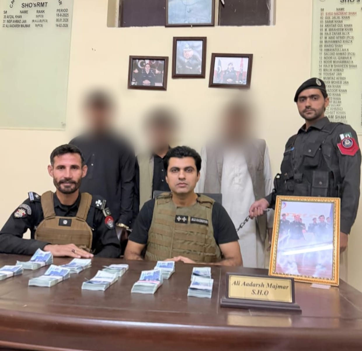 تھانہ ریگی ماڈل ٹاون پولیس کی کاروائی، جعلی کرنسی سمگل کرنے کی کوشش ناکام، ملوث تین رکنی گروہ گرفتار، 10 لاکھ روپے جعلی کرنسی برآمد