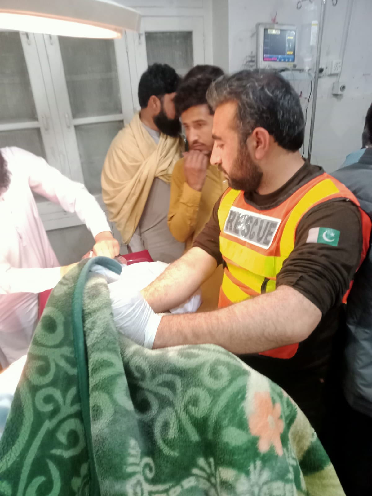 باجوڑ میں فائرنگ سے تین افراد زخمی، خار ہسپتال منتقل 