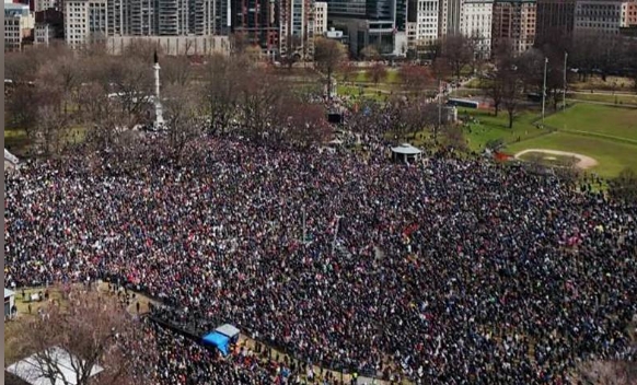 ٹرمپ کے خلاف امریکہ بھر میں مظاہرے 70 ہزار امریکی سڑکوں پر نکل آئے 