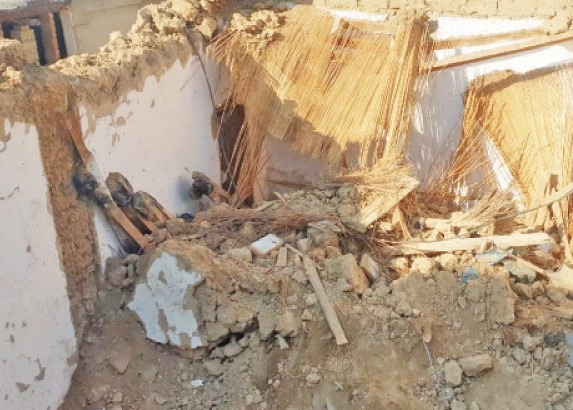 باجوڑ برنگ تنگی غرشموزئی میں کمرے کی چھت گرنے سے خاتون جاں بحق، چارافراد زخمی