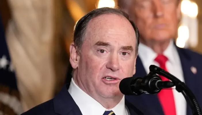 امریکہ میں جاری بین الاقوامی کشیدگی اور استعفٰی، امریکی بحریہ کا سیکٹری عہدے سے فارغ 