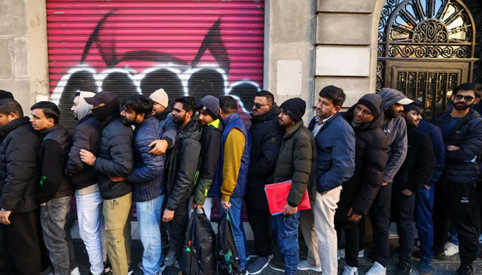  اسپین میں مقیم تقریباً 5 لاکھ غیر قانونی تارکین وطن کو قانونی حیثیت دینےکے منظوری 