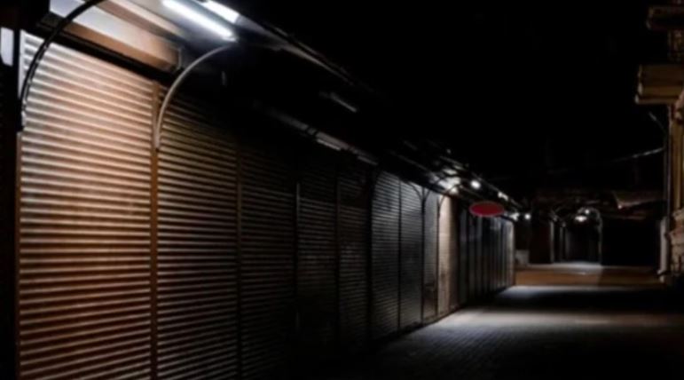  خیبر پختونخوا سمیت تین صوبوں میں رات آٹھ بجے کے بعد  سناٹا، کاروباری اوقات محدود، سخت پابندیوں کا نفاذ شروع