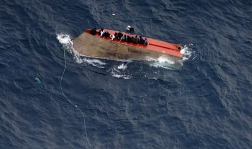 لیبیا میں ایک اور کشتی ڈوبنے سے 70 سے زائد افراد سمندر میں ہمیشہ کے لیے کھو گئے۔