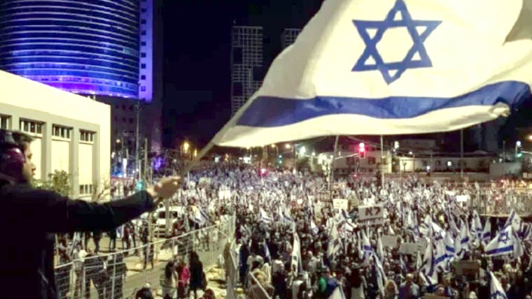 تل ابیب میں نیتن یاہو کے خلاف احتجاج، تمام جنگیں روکنے کا مطالبہ