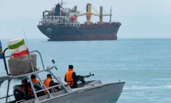 آبنائے ہرمز  غیر ملکی بحری جہازوں، بشمول امریکی بحری بیڑوں کے لیے بھی پرامن گزرگاہ، تاہم کسی بھی اشتعال انگیز اقدام کی صورت میں صورتحال تبدیل ہو سکتی ہے۔ ایران