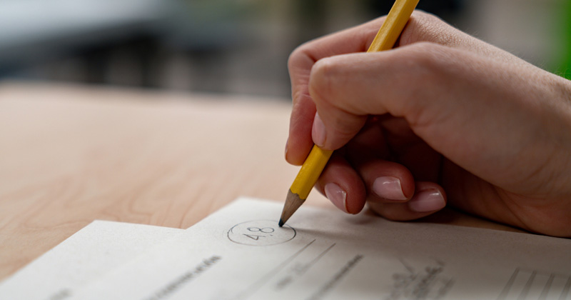 میٹرک امتحانات ایم سی کیوز لیک کرنیوالے 17 اساتذہ معطل