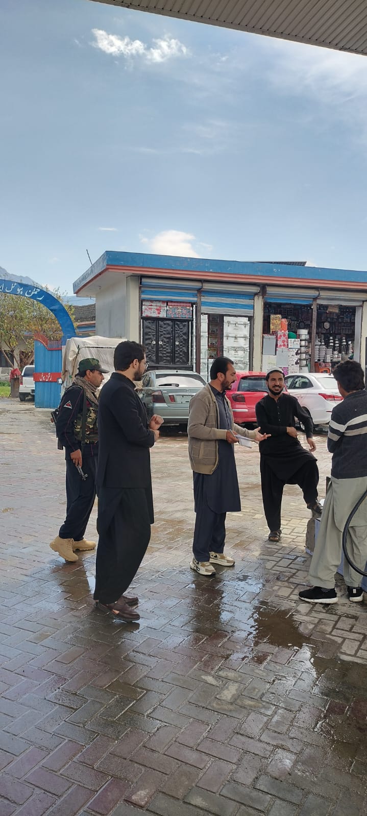 پٹرول پمپس کا اچانک معائنہ ، بے ضابطگیوں پر بھاری جرمانوں کا وارننگ جاری 