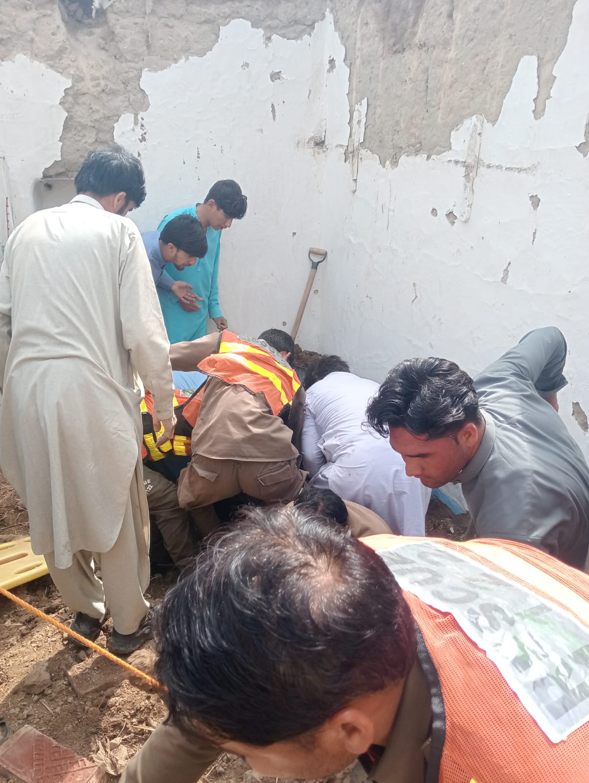  باجوڑ میں چھت گرنے کا افسوسناک واقعہ ، 4 افراد جاں بحق، ایک زخمی۔