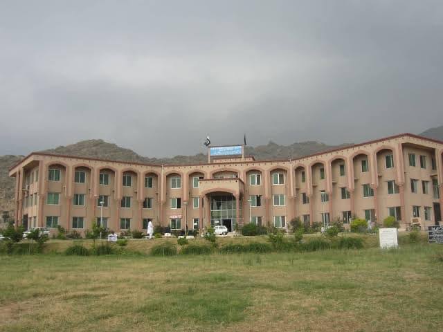 ملاکنڈ بورڈ امتحانات کی ڈیوٹی میں غفلت، سپرنٹنڈنٹ اور ڈپٹی سپرنٹنڈنٹ امتحانی ڈیوٹی سے برخاست 