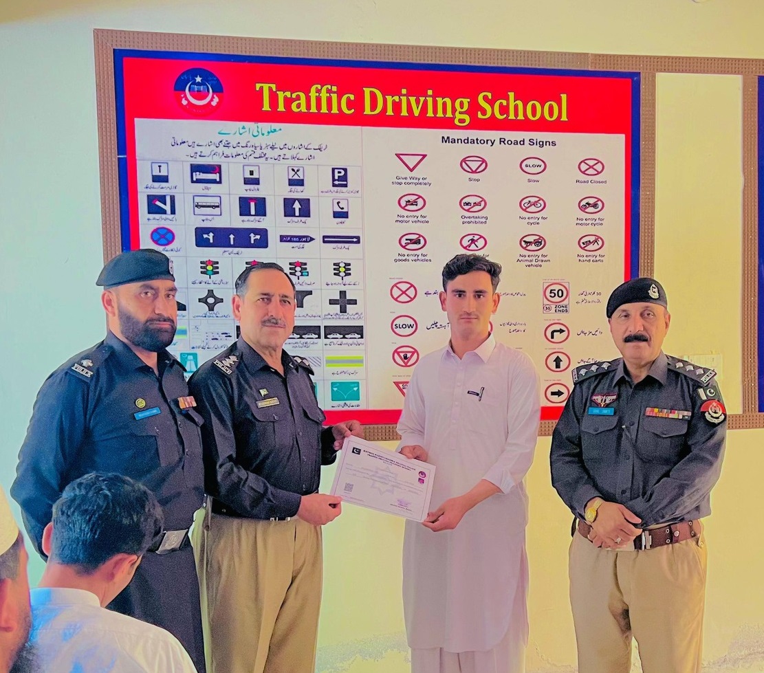باجوڑ۔ محفوظ ڈرائیونگ کورس کا سولہواں بیچ کامیابی سے مکمل