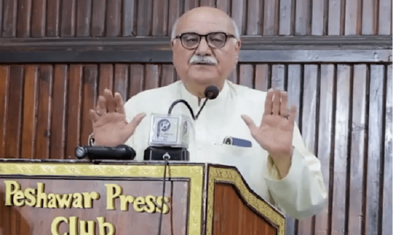 میاں افتخار حسین کو سیکیورٹی تھریٹ؛ پولیس نے  نقل و حرکت محدود کرنے کا مشورہ دیا