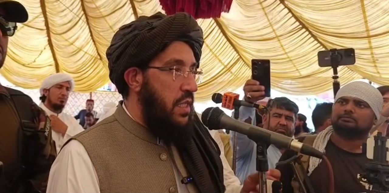 افغان سفیر سردار احمد شکیب کی چارسدہ آمد، مولانا محمد ادریس شہید کے اہلخانہ اور جے یو آئی قیادت سے اظہارِ تعزیت۔