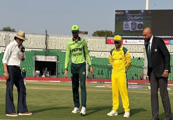 دوسرے ون ڈے میں پاکستان کا فیلڈنگ کا انتخاب، آسٹریلیا بیٹنگ کے لیے تیار