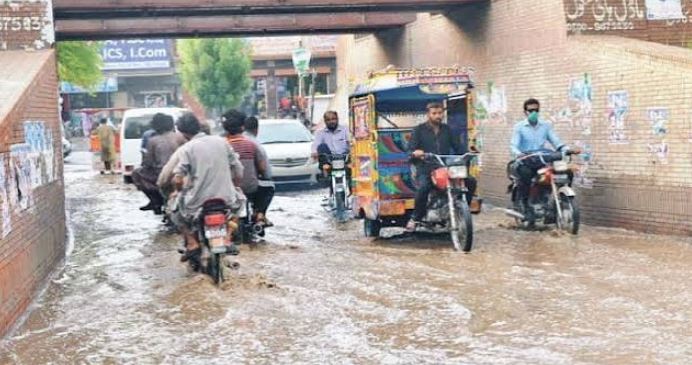  آندھی اور بارش سے تباہی، درخت اور کھمبے گرنے سے، 7 افراد زخمی