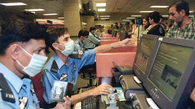 این او سی اور سرکاری پاسپورٹ کے بغیر بیرون ملک جانے کی کوشش ناکام، متعدد سرکاری ملازمین ایئرپورٹس پر روک لیے گئے