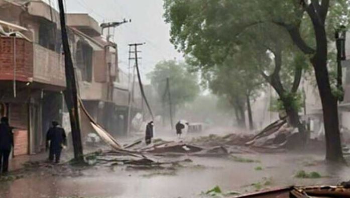 خیبرپختونخوا میں بارش اور آندھی نے تباہی مچا دی، 7 افراد جاں بحق، 33 زخمی ، گلیشیائی جھیلیں پھٹنے کا خطرہ بڑھ گیا