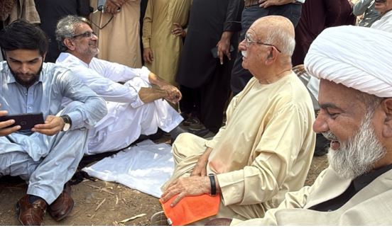 آزاد کشمیر جانے والا اپوزیشن وفد راستے میں روک دیا گیا، شاہراہ پر دھرنا، حکومت پر شدید تنقید