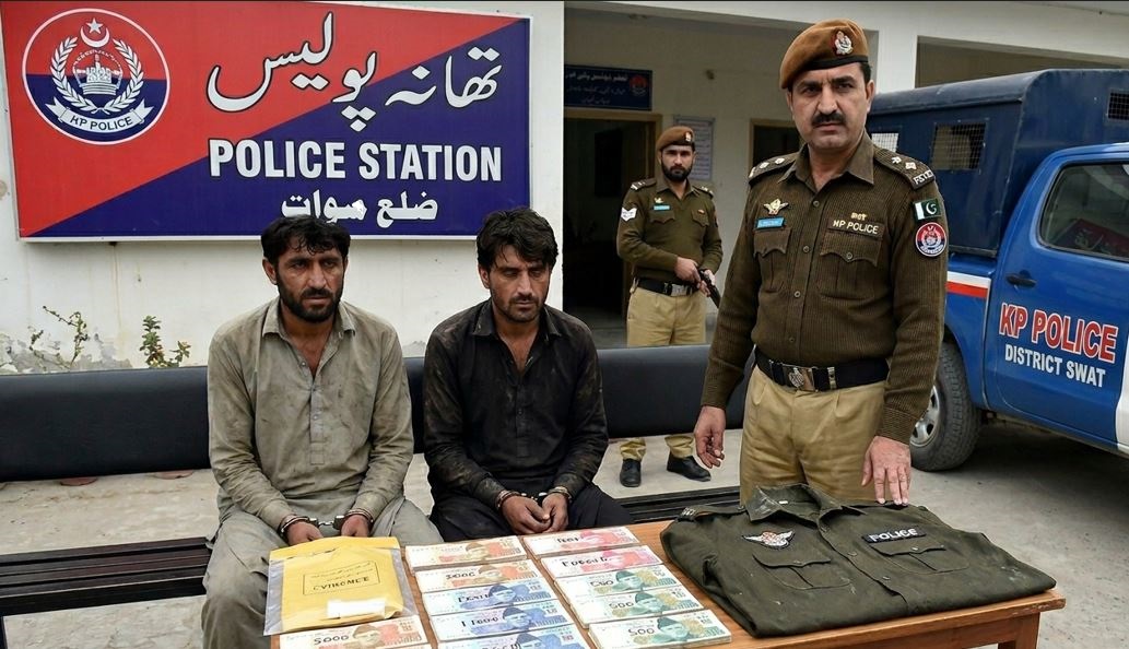 جعلی پولیس اہلکار بن کر واردات کی کوشش، دو ملزمان گرفتار، جعلی کرنسی برآمد