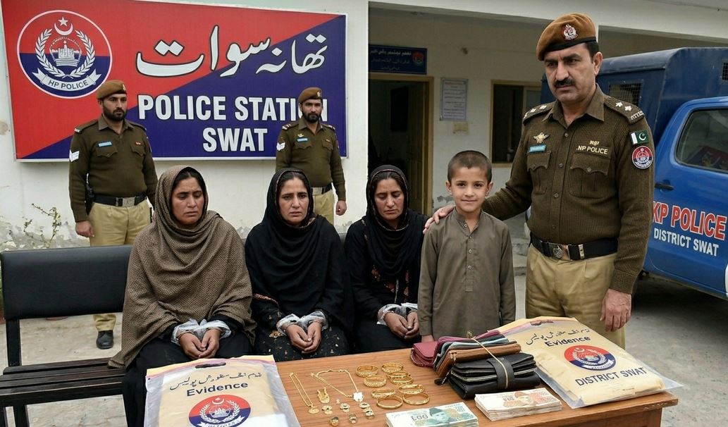 سوات: بچے کی حاضر دماغی سے چوری کی بڑی واردات ناکام، تین خواتین گرفتار