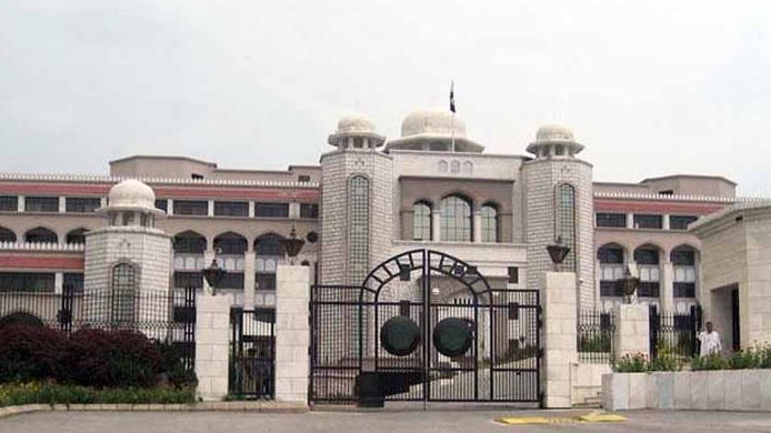 مہنگائی کے دور میں وزیراعظم آفس کی تزئین و آرائش پر کروڑوں روپے رکھنے کا انکشاف