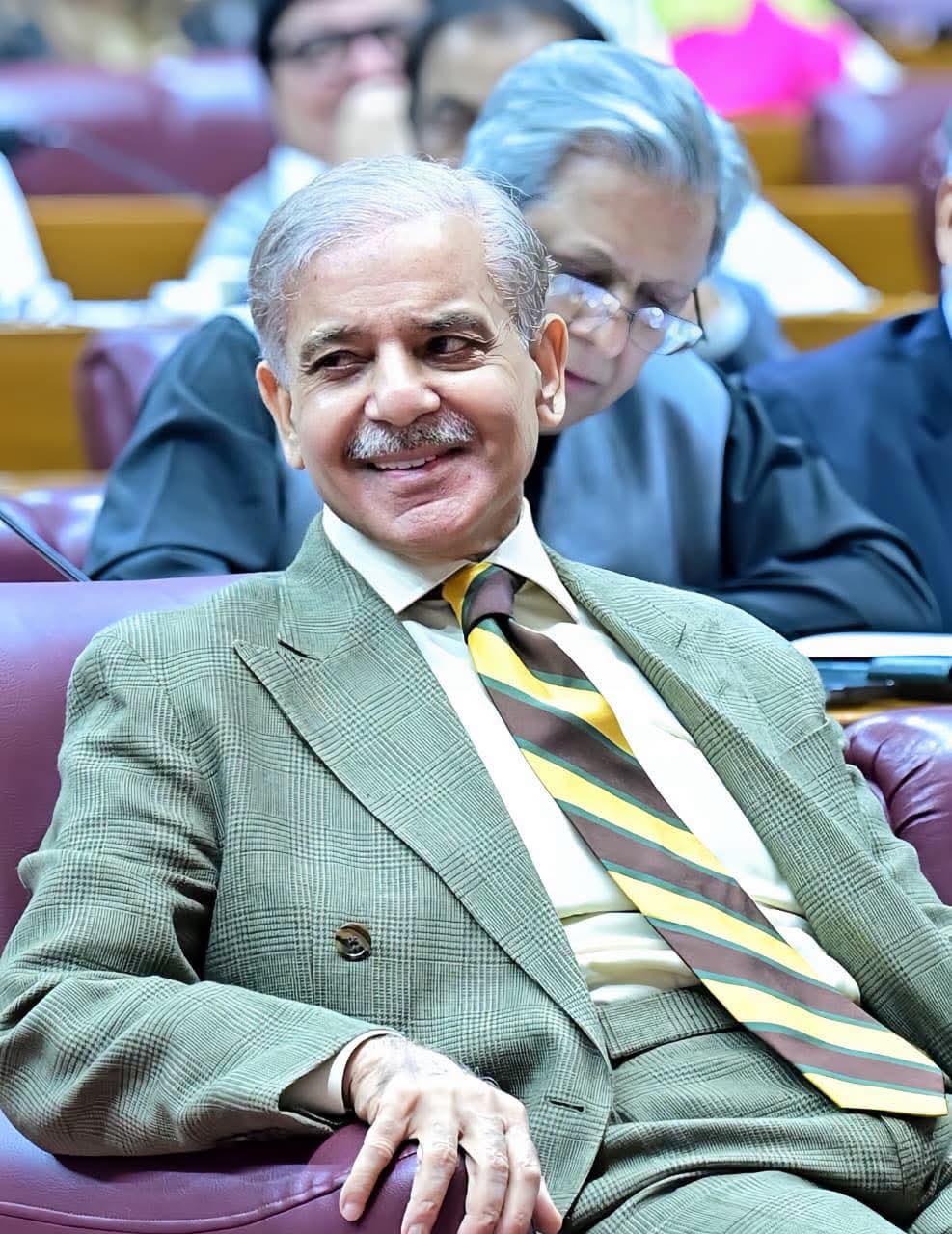 پٹرول 299 اور ڈیزل 311 روپے فی لیٹر، حکومت کا تاریخ کی بڑی قیمت کمی کا اعلان
