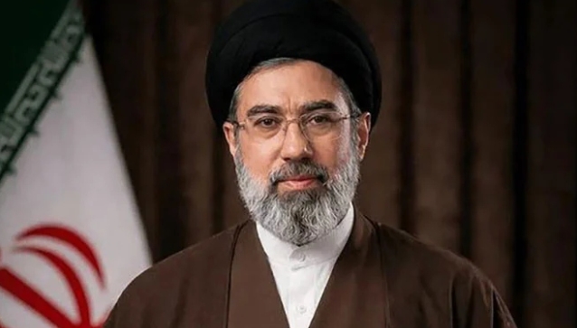دشمن نئی حکمتِ عملی کے تحت ایران میں انتشار پھیلانا چاہتا ہے، قومی اتحاد ناگزیر ہے: مجتبیٰ خامنہ ای