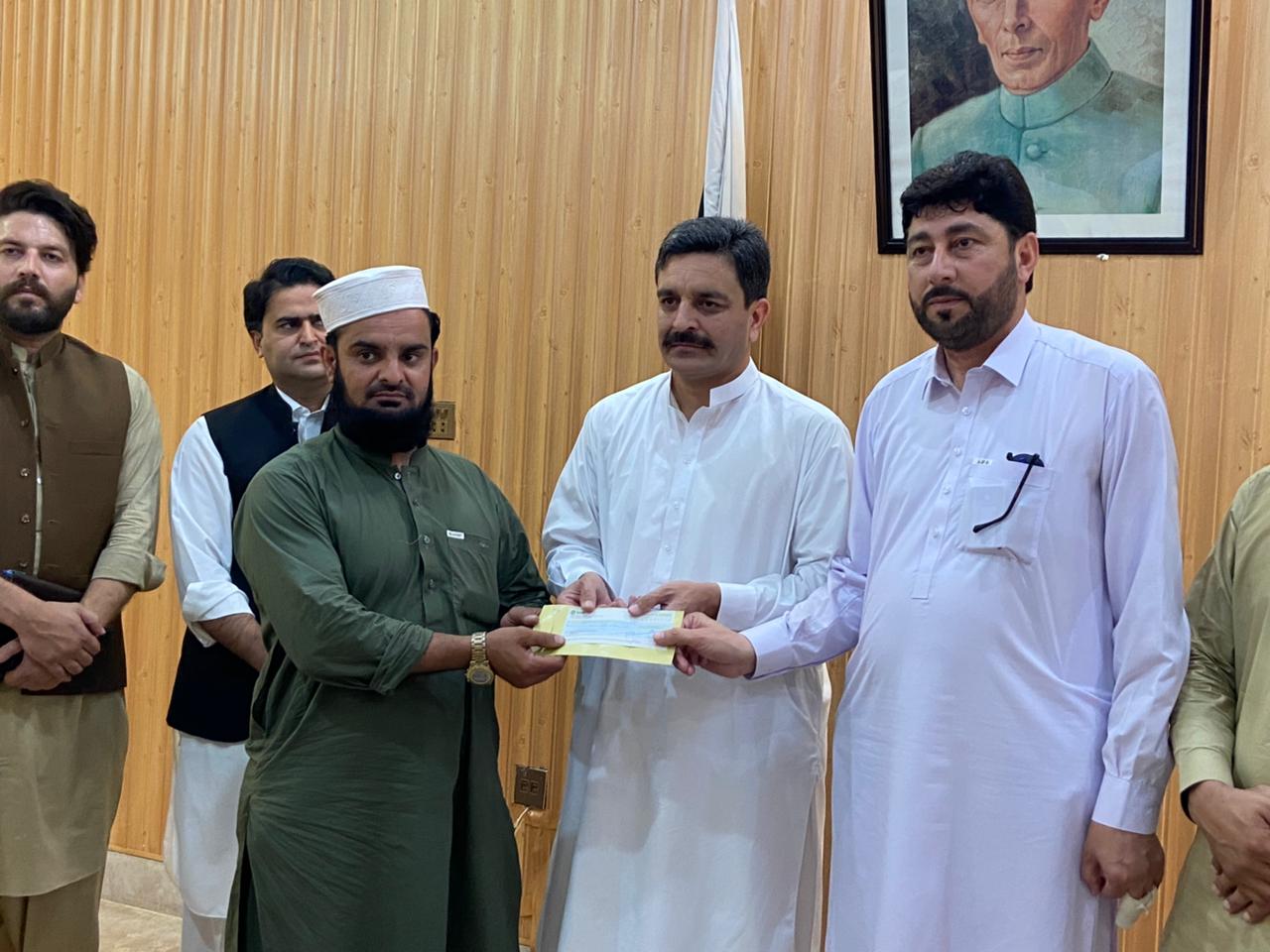 باجوڑ۔ ماموند کے حالیہ آپریشن کے 17 شہداء کے ورثاء اور 40 زخمیوں میں امدادی چیکس تقسیم