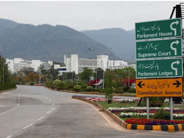 اراکینِ پارلیمنٹ کے اہلِ خانہ کے لیے اضافی رہائشی گاہوں کی تعمیر کا فیصلہ؛ وفاقی بجٹ میں 7 ارب 40 کروڑ روپے مختص کرنے کی تجویز۔