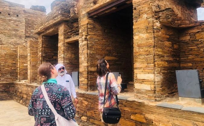 جرمن وفد کا تاریخی مقام تخت بھائی کا دورہ، بدھ مت کے عظیم ورثے اور آثارِ قدیمہ کے تحفظ کو سراہا۔