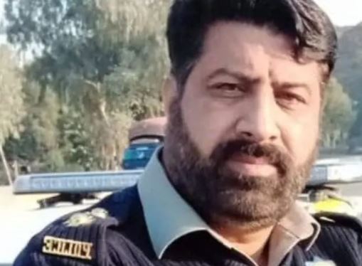 اٹک میں قانون کی پاسداری کی قیمت جان سے ادا، اوور لوڈ ڈمپر نے موٹروے پولیس افسر  کو کچل ڈالا