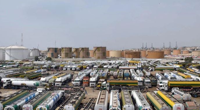 پاکستان میں پیٹرول بحران کا خدشہ، آئل کمپنیوں نے حکومت کو ہنگامی انتباہ جاری کر دیا
