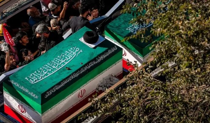 مشہد میں آیت اللہ سید علی خامنہ ای کی تدفین، لاکھوں  افراد کی شرکت کی اطلاعات