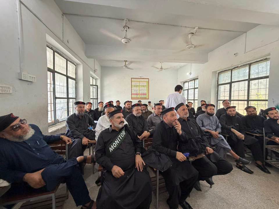 ہائی سکول خار کے سابق ہم جماعتوں کا 40 سال بعد یادگار اجتماع، پرانی یادیں تازہ