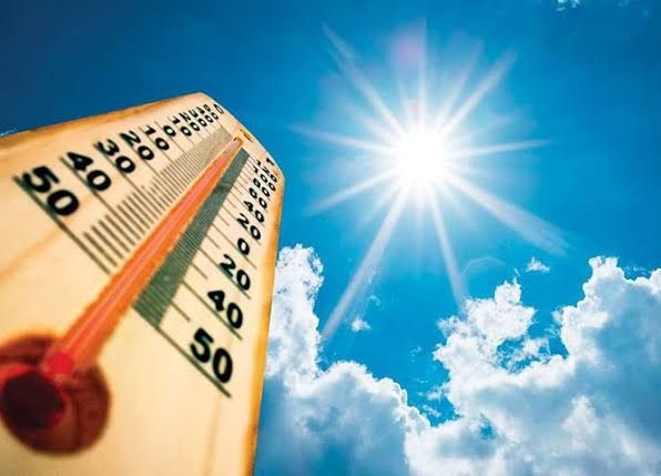 آج ملک کے بیشتر علاقوں میں موسم گرم اور مرطوب رہنے کا امکان