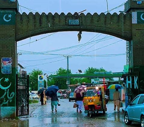 باجوڑ: گرج چمک کے ساتھ موسلا دھار بارش اور تیز آندھی، گرمی کا زور ٹوٹ گیا