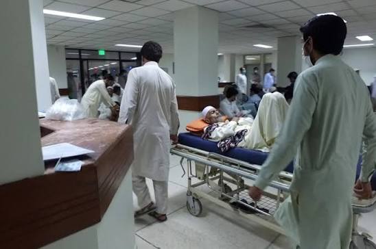 پشاور ہائیکورٹ نے کینسر کے افغان مریض کو وطن واپس بھیجنے سے روکنے کا حکم جاری کر دیا۔