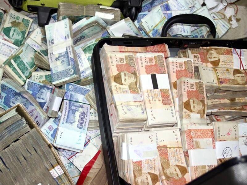 پاکستان پر قرضوں کا بوجھ بڑھ گیا؛ ایک سال میں 5 ہزار 904 ارب روپے کا بڑا اضافہ۔