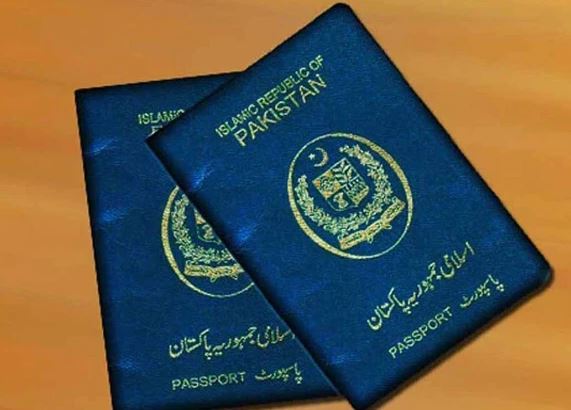 پاکستان میں بلیو پاسپورٹس کی تعداد پر بڑا انکشاف، سب سے زیادہ پاسپورٹس بیوروکریٹس کے پاس ہیں