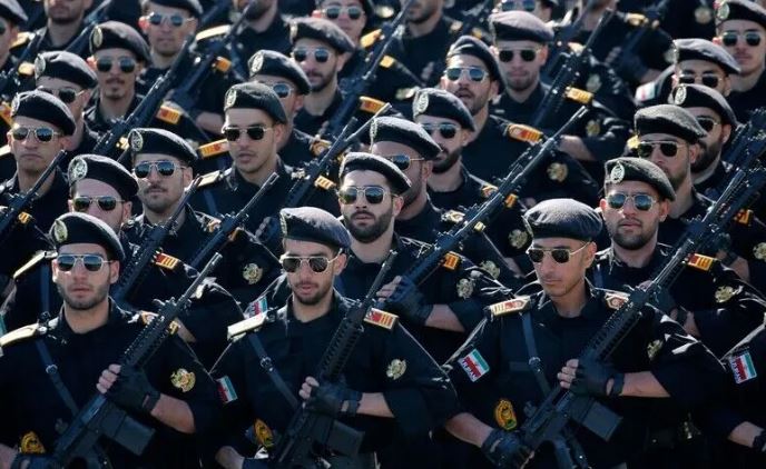 ایران کا عسکری نظریہ تبدیل، فوج نے دفاع سے جارحانہ حکمت عملی کی طرف بڑھنے کا اعلان کردیا