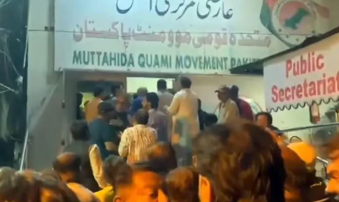 کراچی: بہادرآباد مرکز میدانِ جنگ بن گیا، ایم کیو ایم کے دو دھڑوں میں شدید تصادم، متعدد کارکن زخمی 