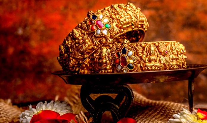سونے کی قیمت پھر آسمان پر،عالمی منڈی میں سونا مہنگا ہوتے ہی پاکستان میں بھی قیمت بڑھ گئی