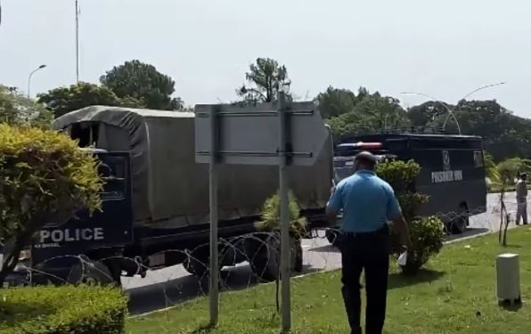 پی ٹی آئی کی ہائیکورٹ احتجاج کال ناکام، چند ارکان پہنچے تو اندرونی اختلافات کھل کر سامنے آگئے