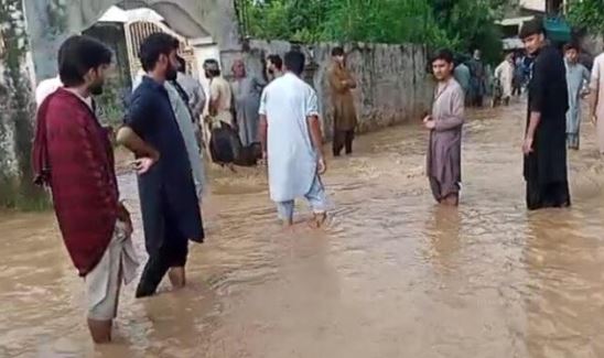 ہری پور میں موسلا دھار بارش کا اثر، برساتی پانی گھروں میں داخل، ریسکیو آپریشن جاری