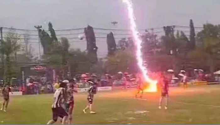 آسمانی بجلی گرنے سے تھائی لینڈ کی ٹیم کا 24 سالہ فٹبالر سفوان آوے ہلاک۔